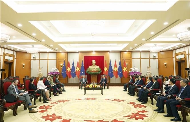 Trao đổi về các vấn đề quốc tế và khu vực, hai nhà Lãnh đạo nhất trí tiếp tục  phối hợp thúc đẩy tôn trọng luật pháp quốc tế, chủ nghĩa đa phương và giải quyết hòa bình các tranh chấp theo Hiến chương Liên Hợp Quốc