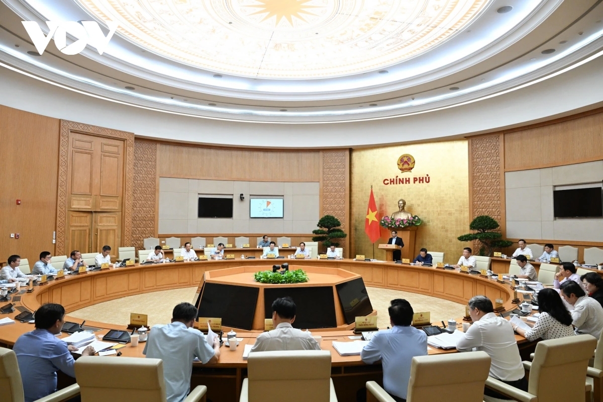Chính phủ, Thủ tướng Chính phủ đã đặc biệt quan tâm đến công tác hoàn thiện thể chế, xây dựng pháp luật, nhất là tháo gỡ các “điểm nghẽn”, “nút thắt”; nâng cao hiệu lực, hiệu quả tổ chức thi hành pháp luật. Ảnh: Thủ tướng Phạm Minh Chính chủ trì Phiên họp Chính phủ chuyên đề xây dựng pháp luật tháng 9/2025 