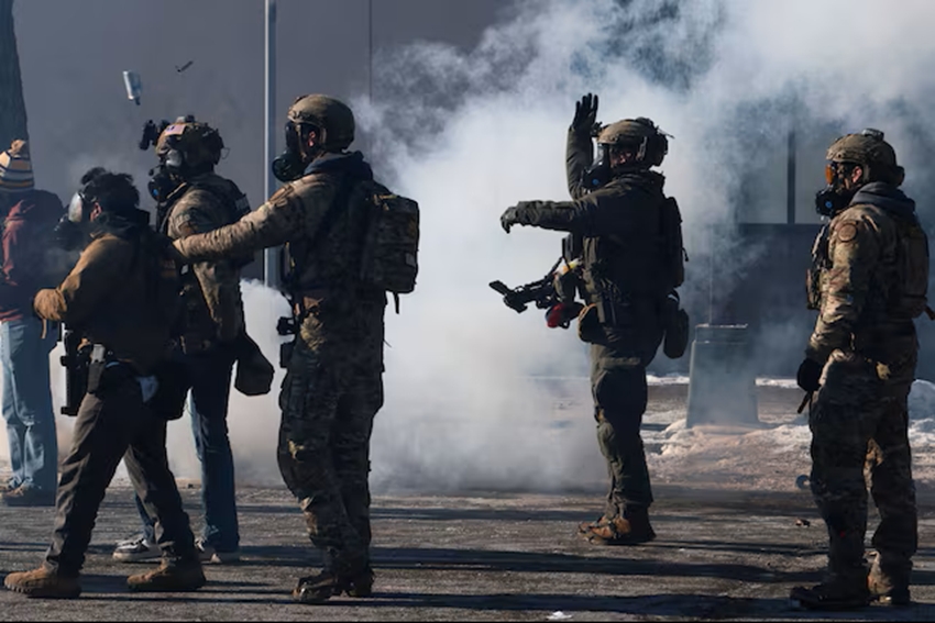 Chính phủ Mỹ đứng trước nguy cơ đóng cửa sau khi xảy ra các vụ xả súng của ICE. Ảnh: Reuters