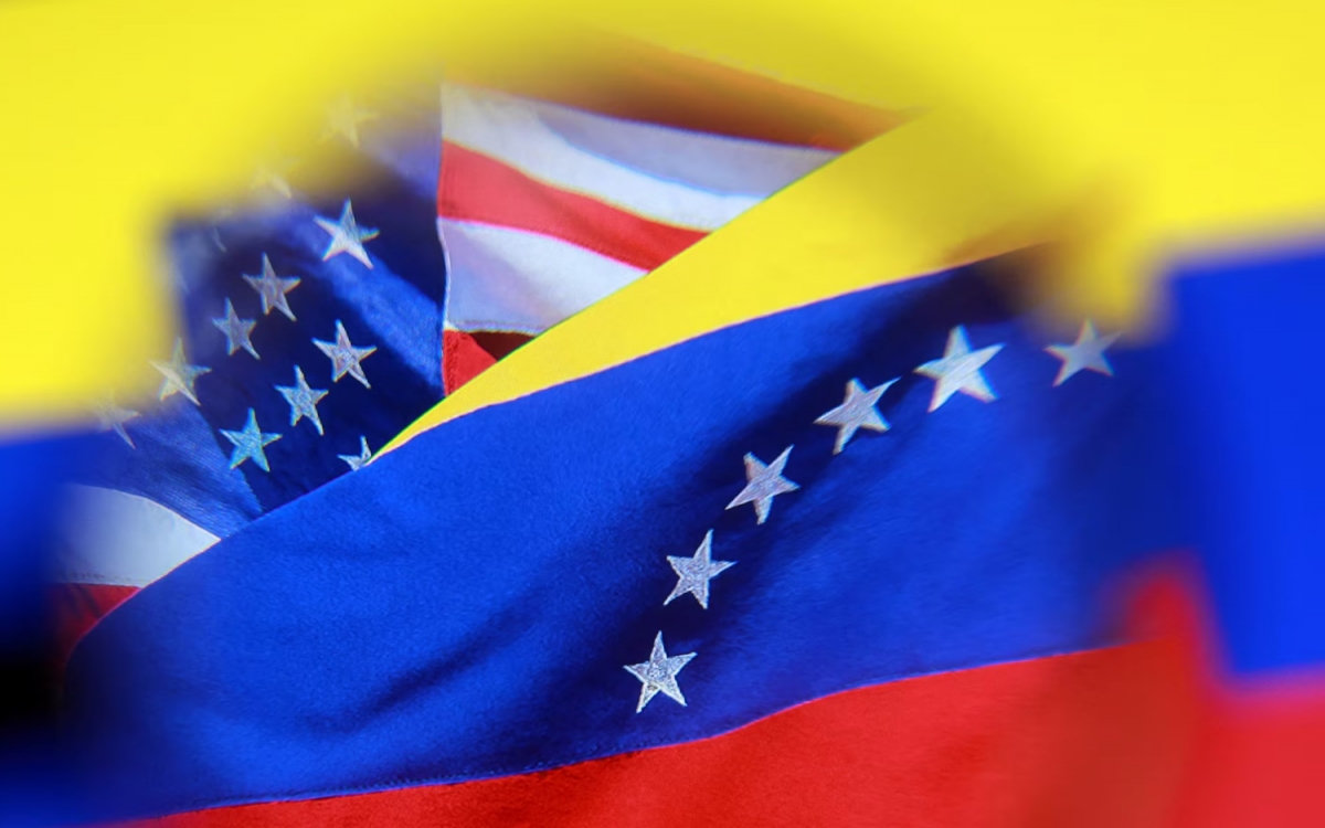 Cờ Mỹ và Venezuela. Ảnh: Reuters.