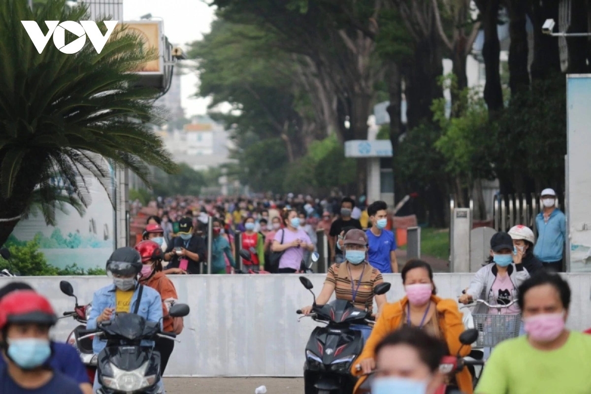 Công nhân công ty Pouyuen Việt Nam tan ca (Ảnh tư liệu)