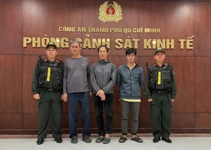 Hiển, Hành, Nghề tại cơ quan điều tra. (Ảnh: Công an TP.HCM)