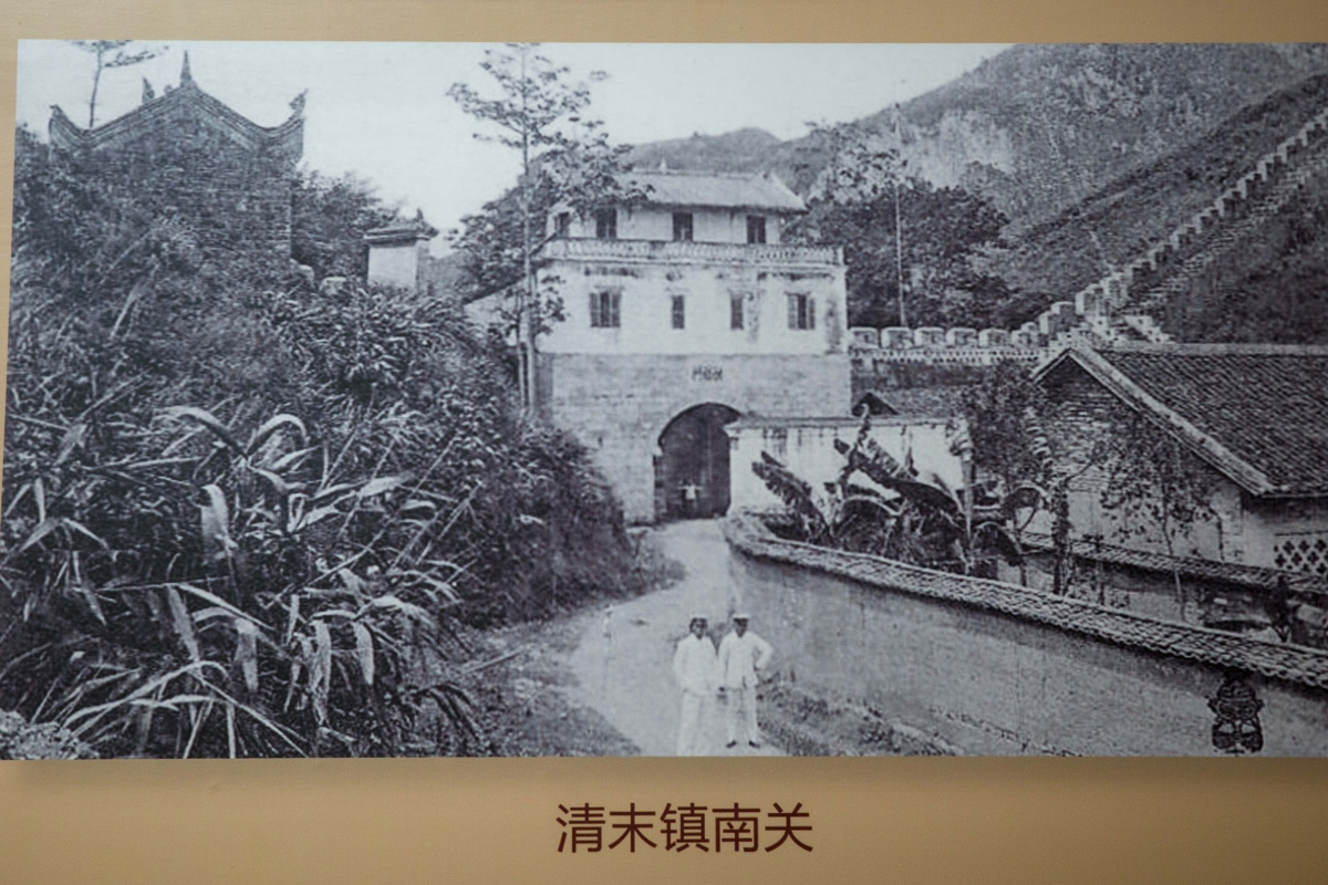 Tư liệu về khu vực cửa khẩu trong giai đoạn chiến tranh và biến động lịch sử, khi nơi đây vừa là tuyến giao thông, vừa là điểm kiểm soát chiến lược quan trọng. (Ảnh tư liệu)