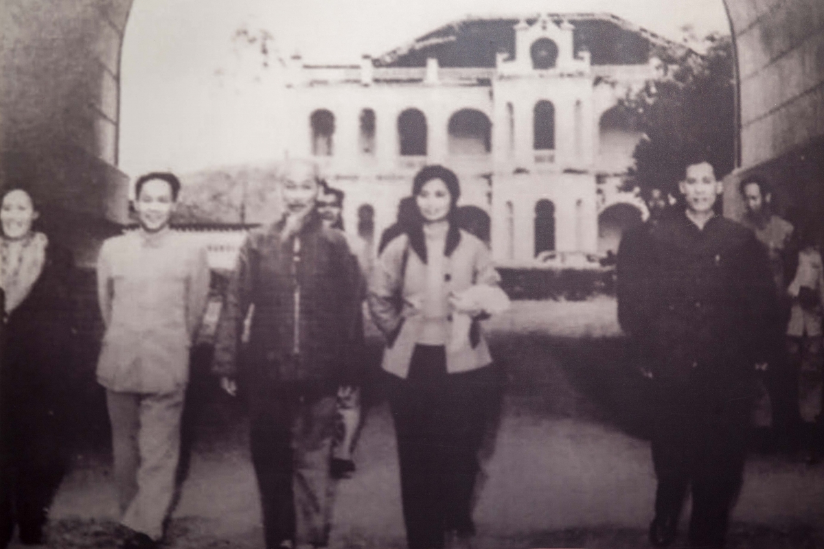 Chủ tịch Hồ Chí Minh cùng lãnh đạo của Trung Quốc đi qua Hữu Nghị Quan 9/4/1961. (Ảnh tư liệu)