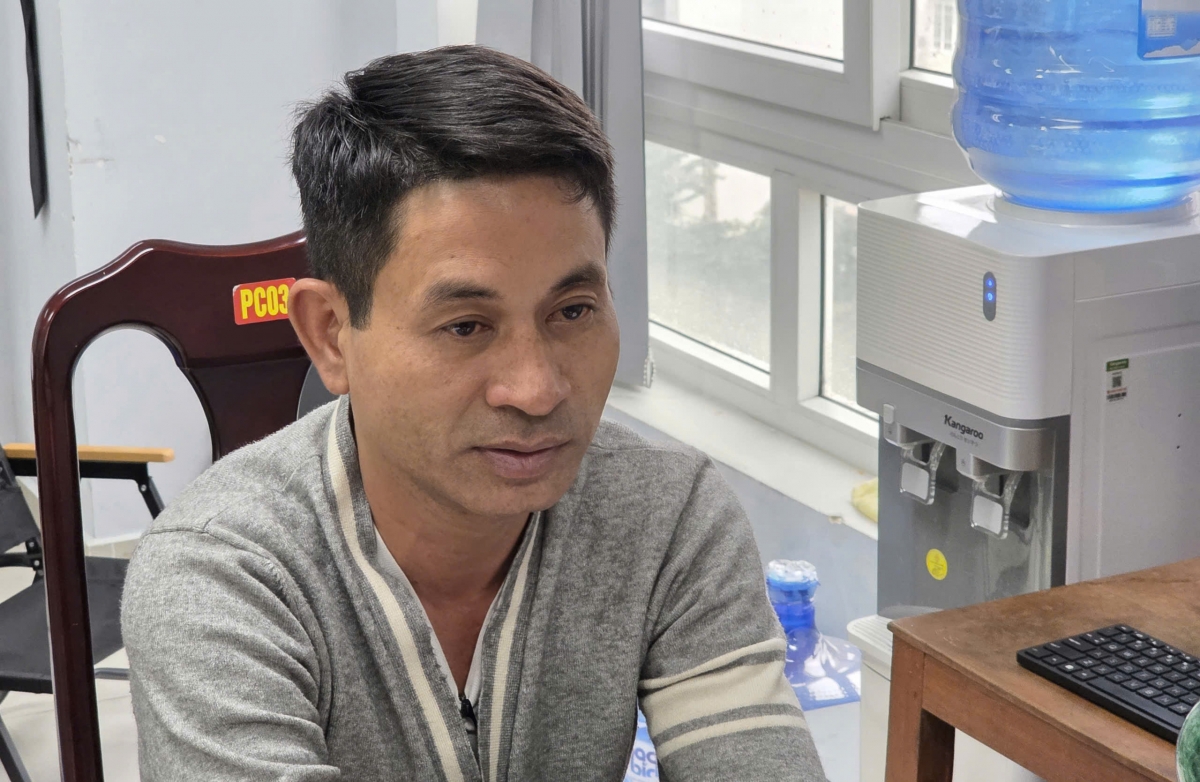 Khuất Duy Tiến (46 tuổi, trú TP Hà Nội) là người đi cùng để kiểm tra hàng hóa theo yêu cầu chủ hàng