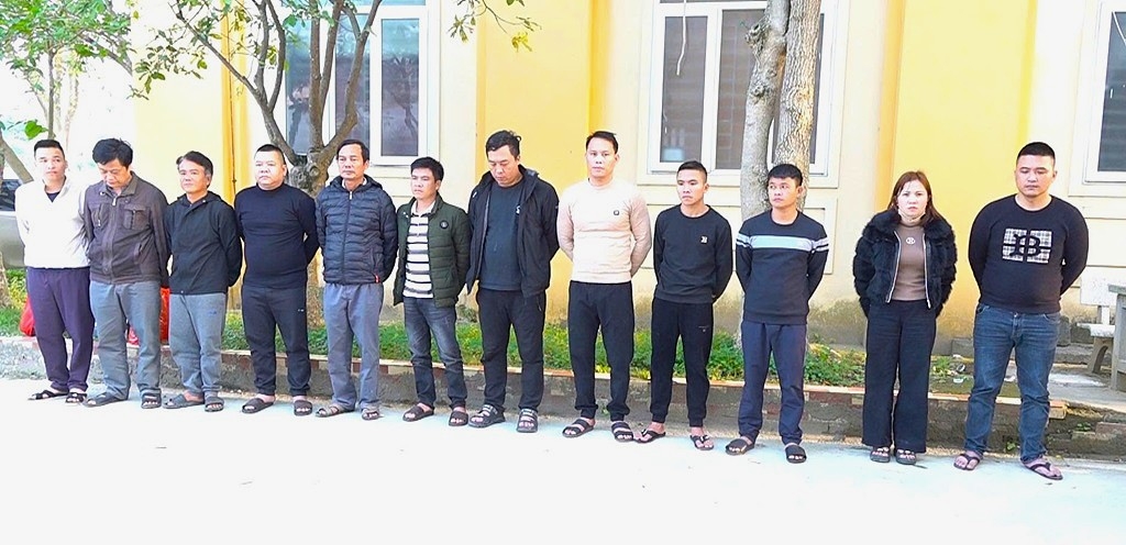 Đối tượng đánh bạc bị bắt giữ. (Ảnh: Công an Nghệ An)