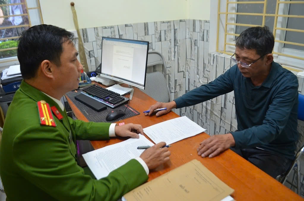 Đối tượng thừa nhận hành vi phạm tội. (Ảnh: Công an Nghệ An).