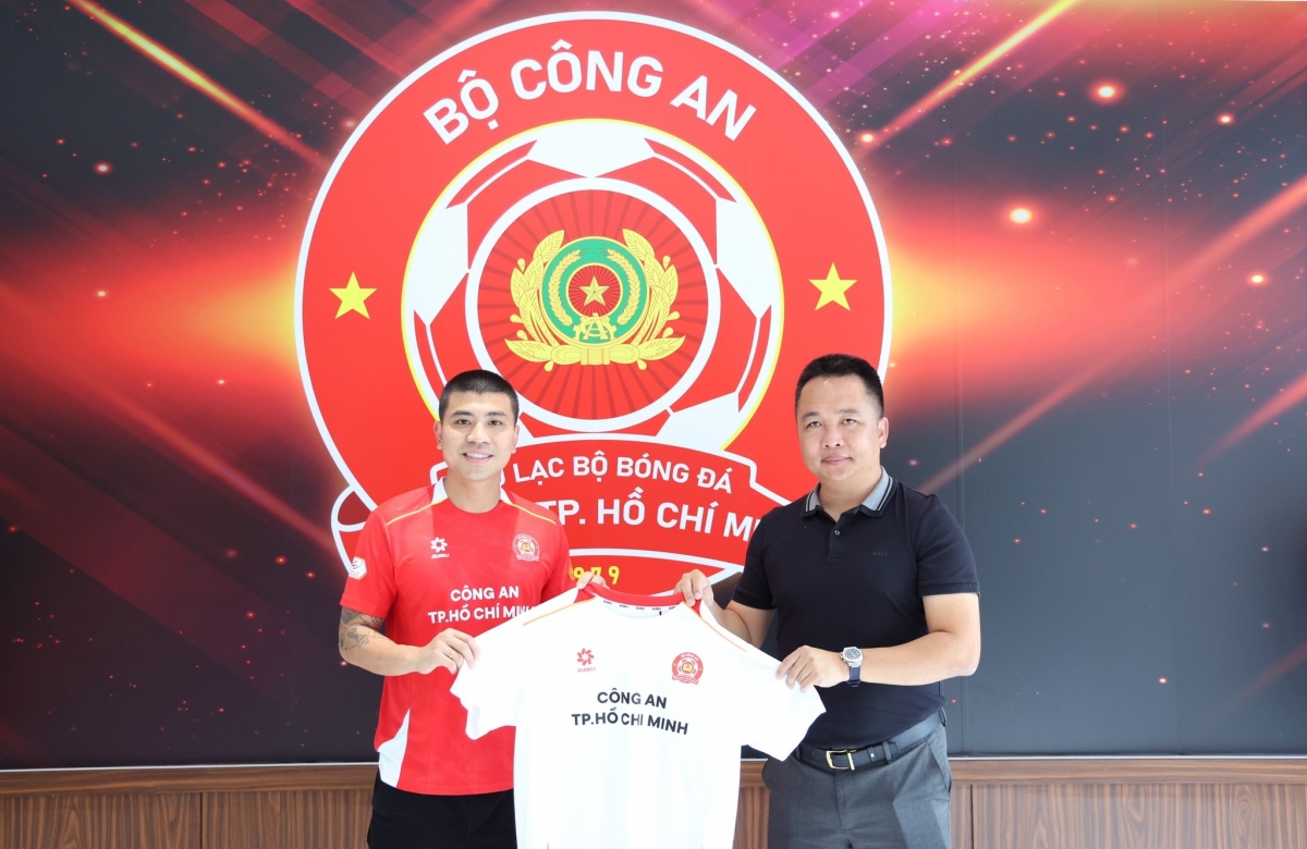 Đinh Thanh Bình khoác áo CLB Công an TP.HCM theo dạng cho mượn từ CLB Ninh Bình. (Ảnh: CLB CA TP.HCM)