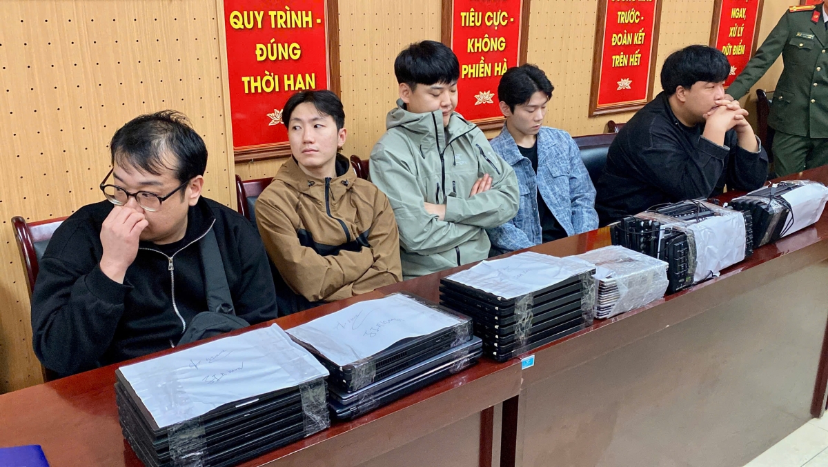 Các đối tượng và tang vật