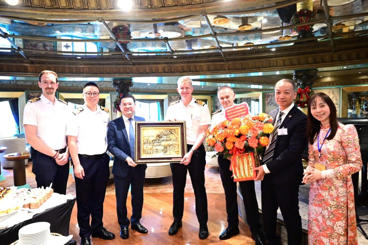 Đón du khách tàu biển đến tham quan Huế