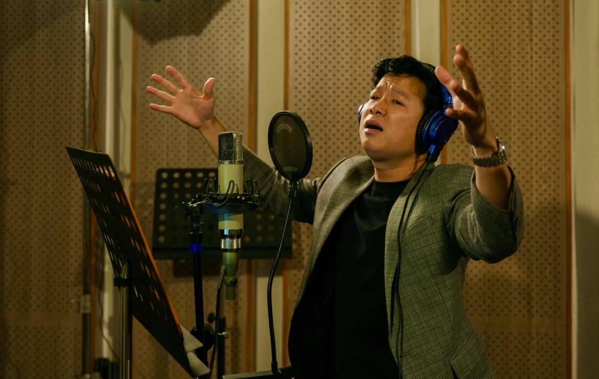 NSƯT Vũ Thắng Lợi thu âm album "Mùa chim én bay"