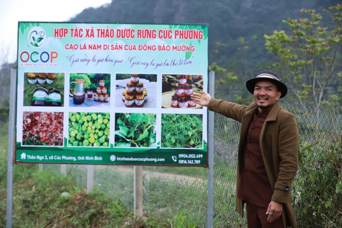 Đinh Văn Thắng - Giám đốc HTX Thảo dược rừng Cúc Phương giới thiệu mô hình HTX của mình
