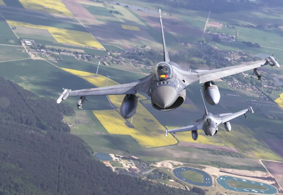 Tiêm kích F-16. Ảnh: AP