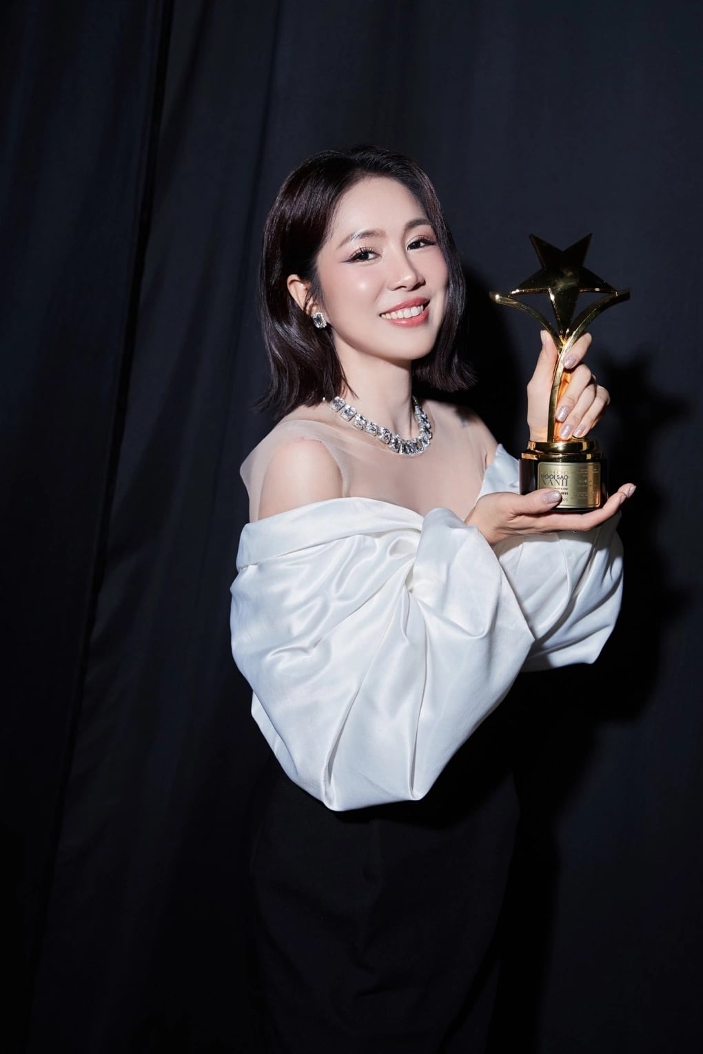 Diễn viên Lê Phương liên tục khen chồng, nói tình yêu và sự quan tâm của anh khiến cô được là chính mình, có thể tỏa sáng trong mọi mặt.