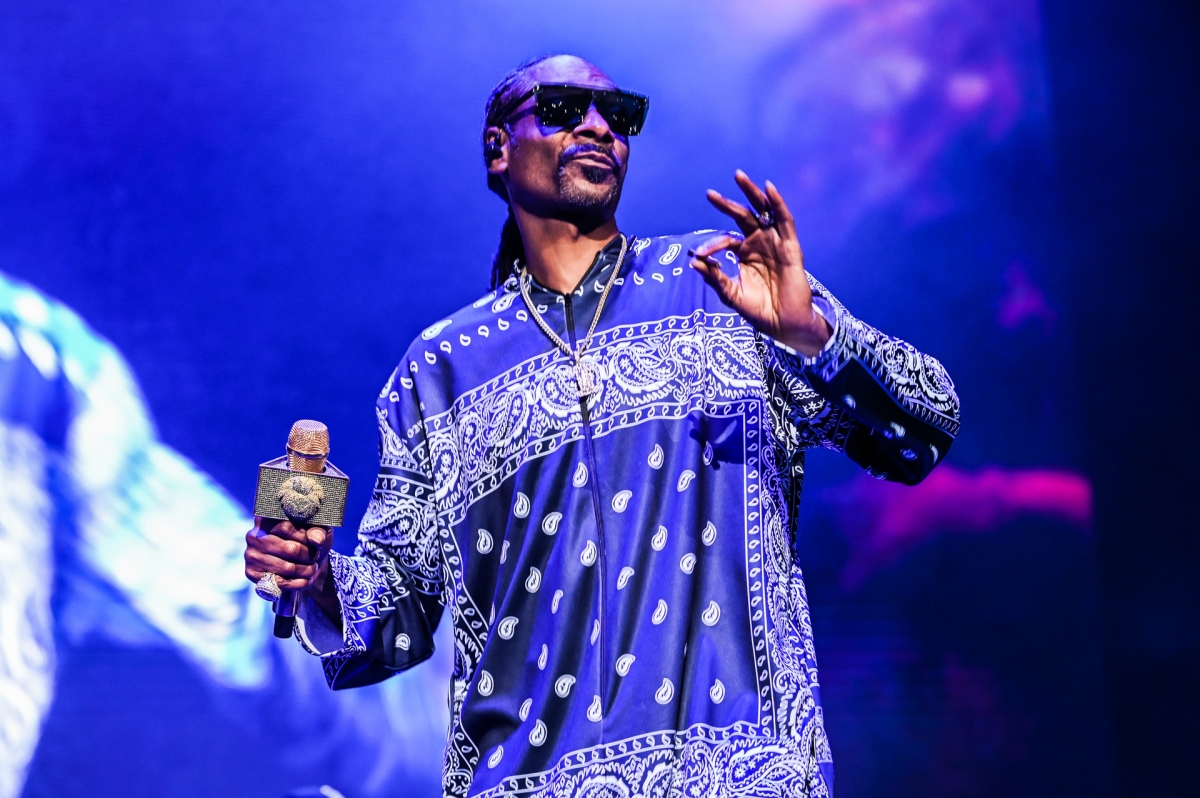 Snoop Dogg - Rapper huyền thoại của bờ Tây nước Mỹ có 16 lần được đề cử Grammy kể từ đầu thập niên 1990. Dù là cái tên có tầm ảnh hưởng sâu rộng trong văn hóa hip-hop, Snoop Dogg vẫn đang chờ đợi chiếc cúp Grammy đầu tiên.