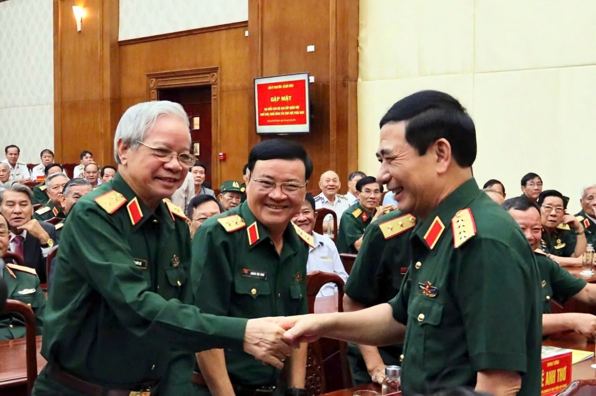 Đại tướng Phan Văn Giang, Ủy viên Bộ Chính trị, Phó Bí thư Quân ủy Trung ương, Bộ trưởng Bộ Quốc phòng thăm hỏi sức khỏe các cán bộ cấp cao nghỉ hưu, nghỉ công tác (ảnh: X.K)