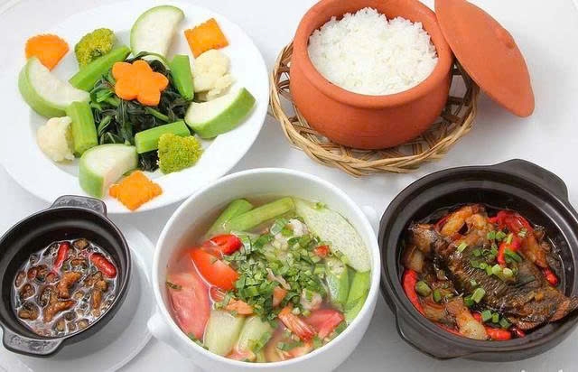 Không ăn tinh bột buổi tối chưa chắc đã giúp giảm cân nhanh hơn như nhiều người vẫn nghĩ. Điều quan trọng là kiểm soát tổng lượng calo trong ngày