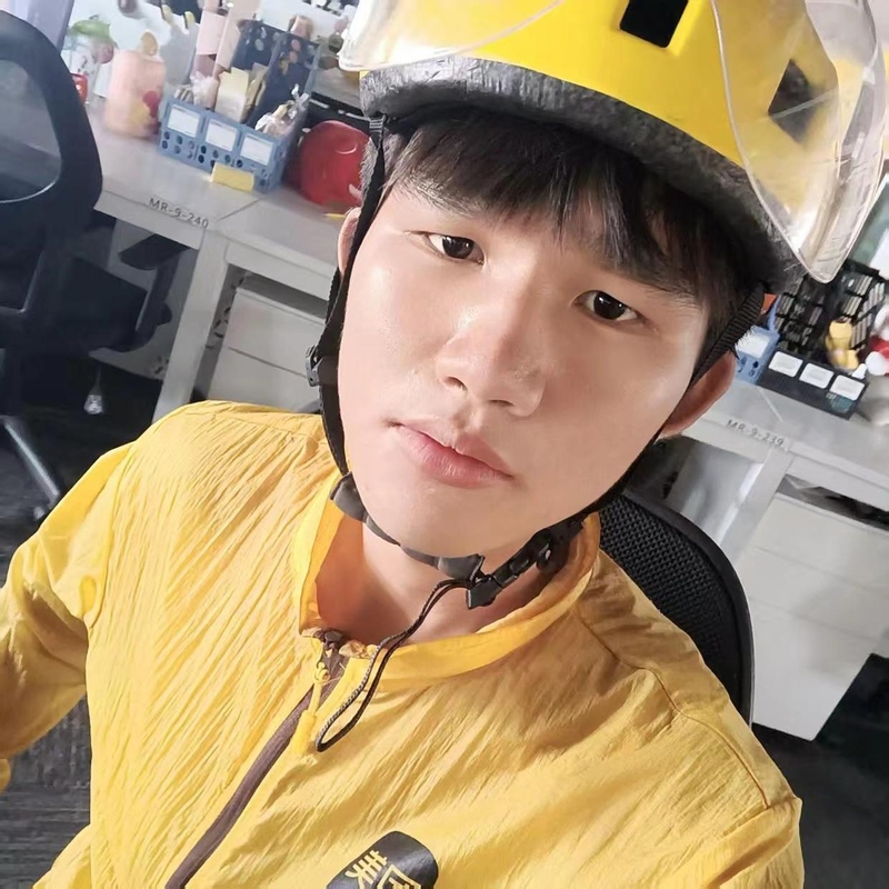 Anh Trương Học Cường tích cực làm việc và sống rất tiết kiệm