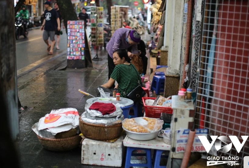 Dù rong ruổi khắp nơi hay chỉ chọn một góc phố quen thuộc, họ vẫn trở thành một phần ký ức và linh hồn phố cổ...