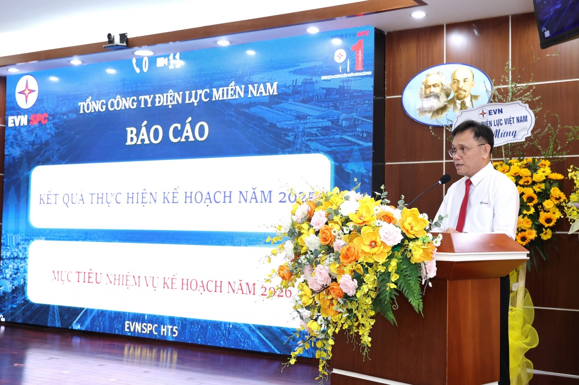 Tổng giám đốc EVNSPC Nguyễn Phước Đức báo cáo kết quả thực hiện kế hoạch năm 2025