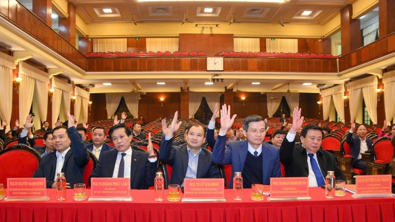 Hội nghị đã tiến hành biểu quyết bằng hình thức giơ tay.