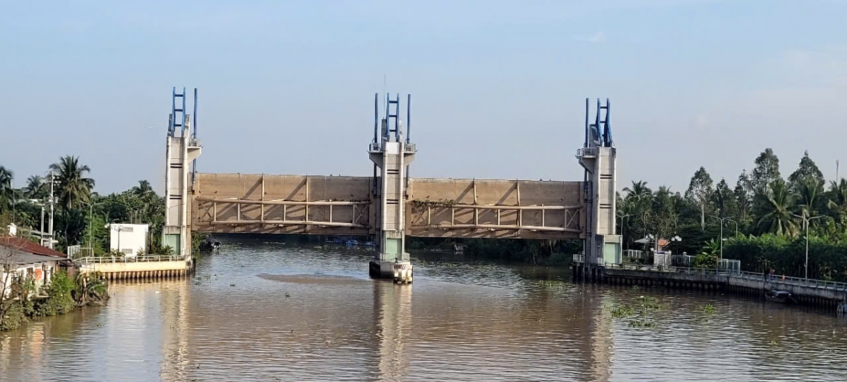 Hệ thống cống đập ven sông Tiền của tỉnh Đồng Tháp sẵn sàng vận hành theo hướng đóng kín khi triều cường dâng cao