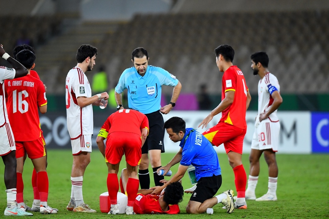 Hiểu Minh dự kiến nghỉ thi đấu từ 6-9 tháng (Ảnh: VFF).