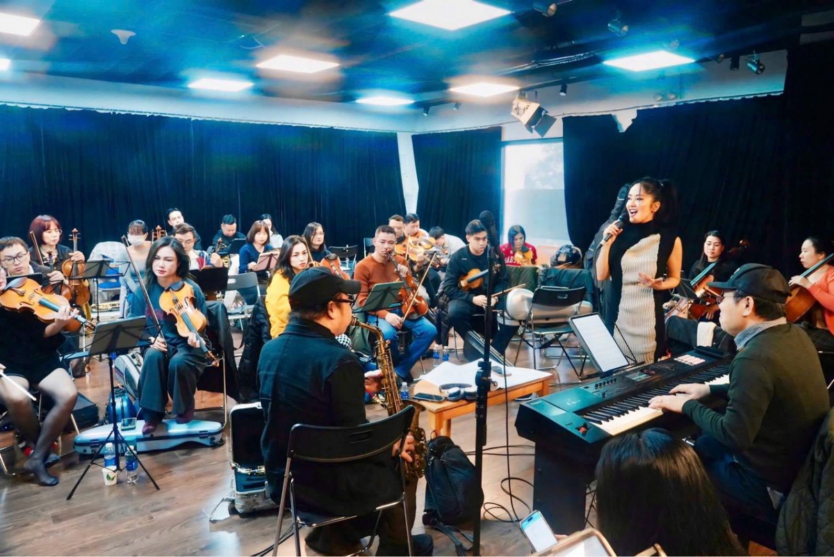 Các nghệ sĩ luyện tập cho chương trình