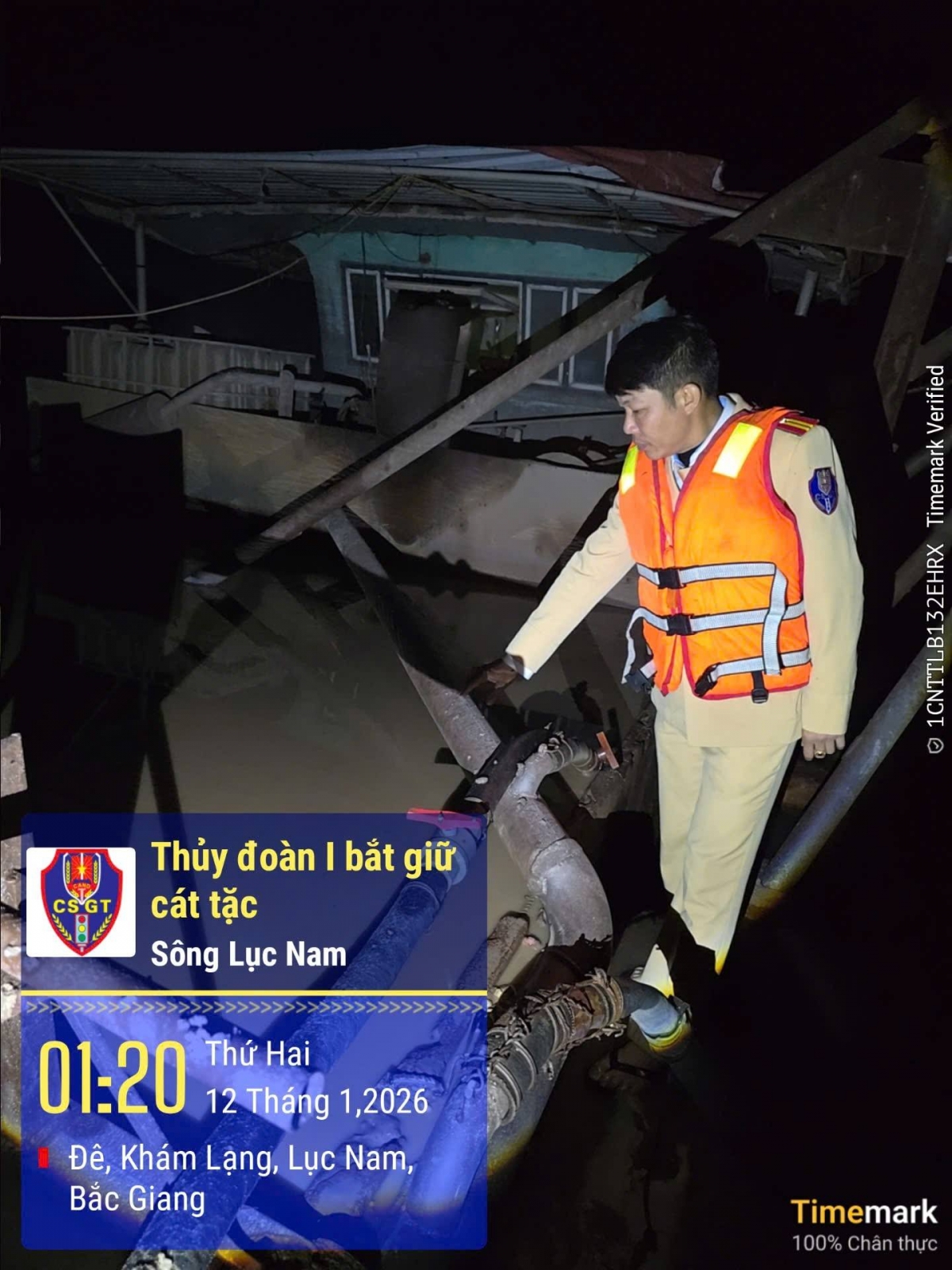 Tại thời điểm bắt giữ các đối tượng không xuất trình được giấy chứng nhận khả năng chuyên môn, giấy tờ phương tiện cũng như giấy phép khai thác khoáng sản theo quy định