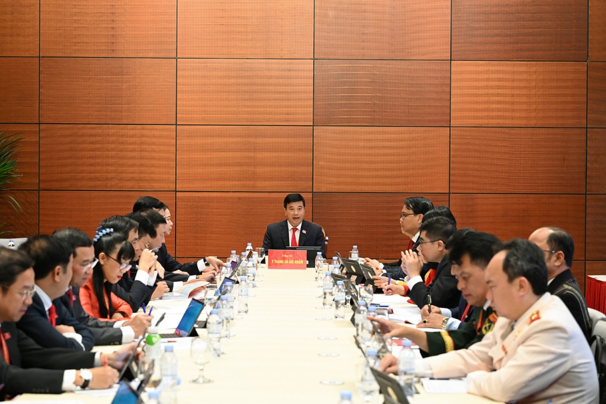 Các đại biểu thảo luận các văn kiện Đại hội tại Đoàn Đảng bộ tỉnh Lâm Đồng