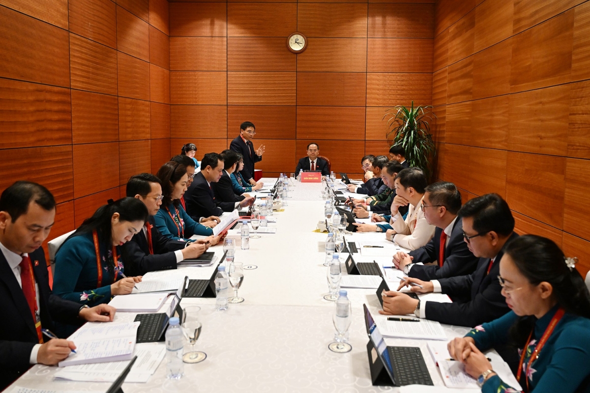 Các đại biểu thảo luận các văn kiện Đại hội tại Đoàn Đảng bộ tỉnh Quảng Ninh.