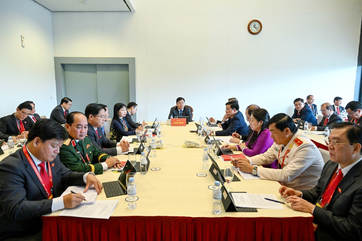 Các đại biểu thảo luận các văn kiện Đại hội tại Đoàn Đảng bộ tỉnh An Giang.