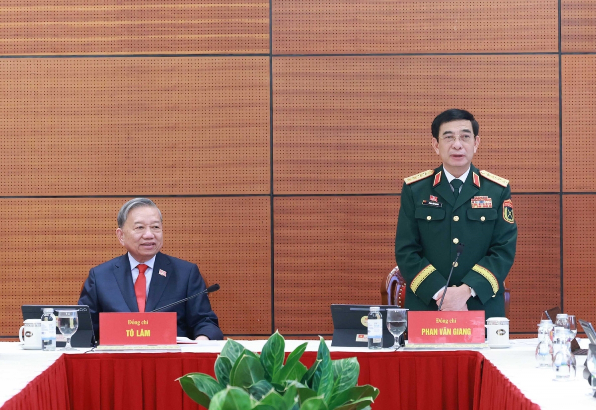 Đại tướng Phan Văn Giang, Ủy viên Bộ Chính trị, Phó Bí thư Quân ủy Trung ương, Bộ trưởng Quốc phòng phát biểu thảo luận tại Đoàn. (Ảnh: TTXVN)