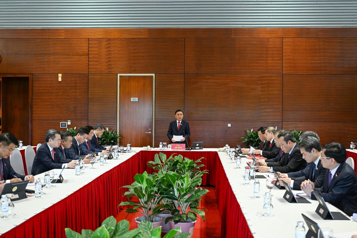 Đồng chí Trần Cẩm Tú, Ủy viên Bộ Chính trị, Thường trực Ban Bí thư phát biểu thảo luận các văn kiện Đại hội tại Đoàn Đảng bộ các cơ quan Trung ương. Ảnh: TTXVN