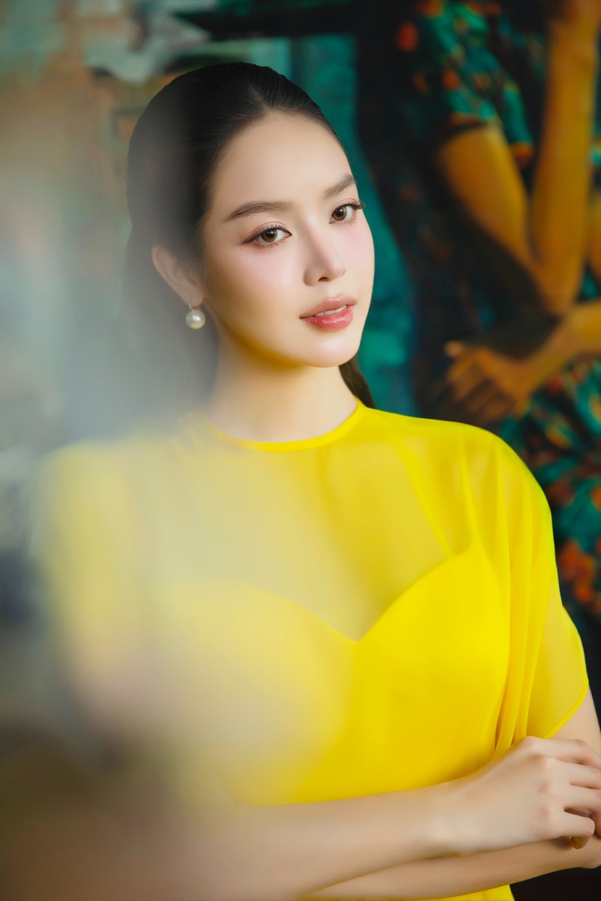 Giữa lúc chuyện tình cảm được bàn tán, hình ảnh mới của Hoa hậu Thanh Thủy lập túc thu hút sự chú ý. Nàng hậu ghi điểm vì lộ diện với vẻ ngoài rạng rỡ, đường nét gương mặt hài hòa và thần thái cuốn hút.