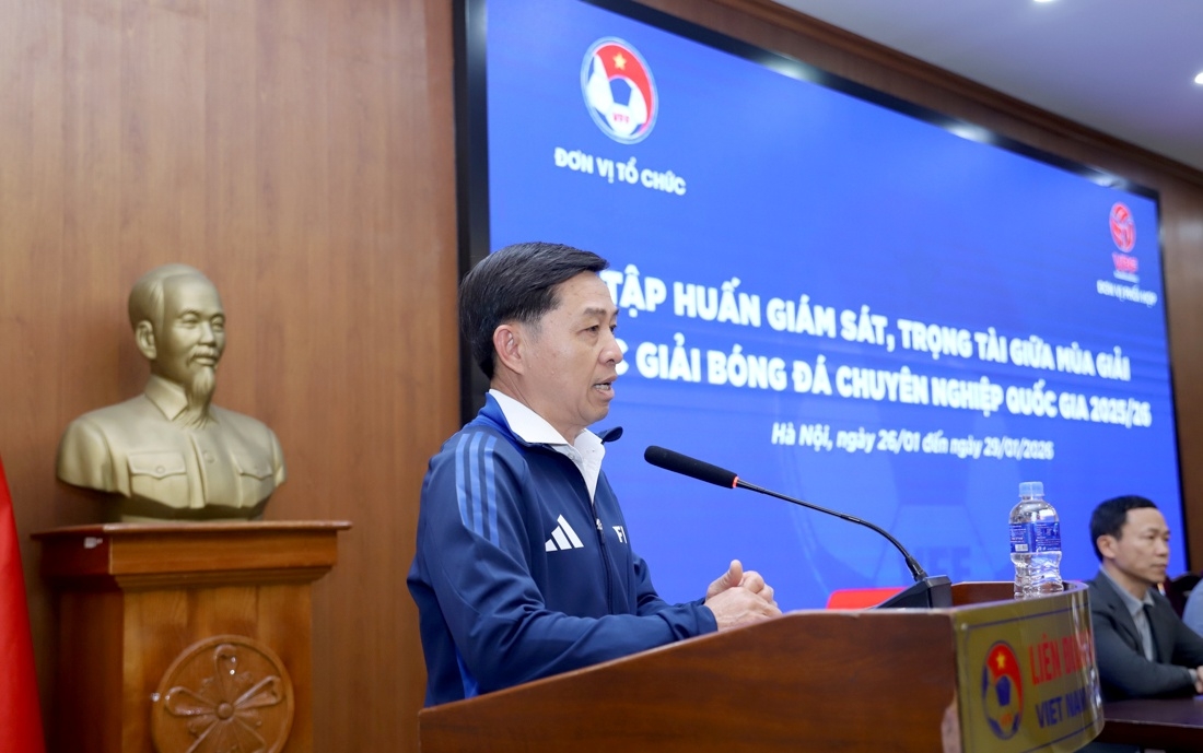 Trưởng Ban trọng tài Đặng Thanh Hạ phát biểu tại buổi lễ. (Ảnh: VFF)