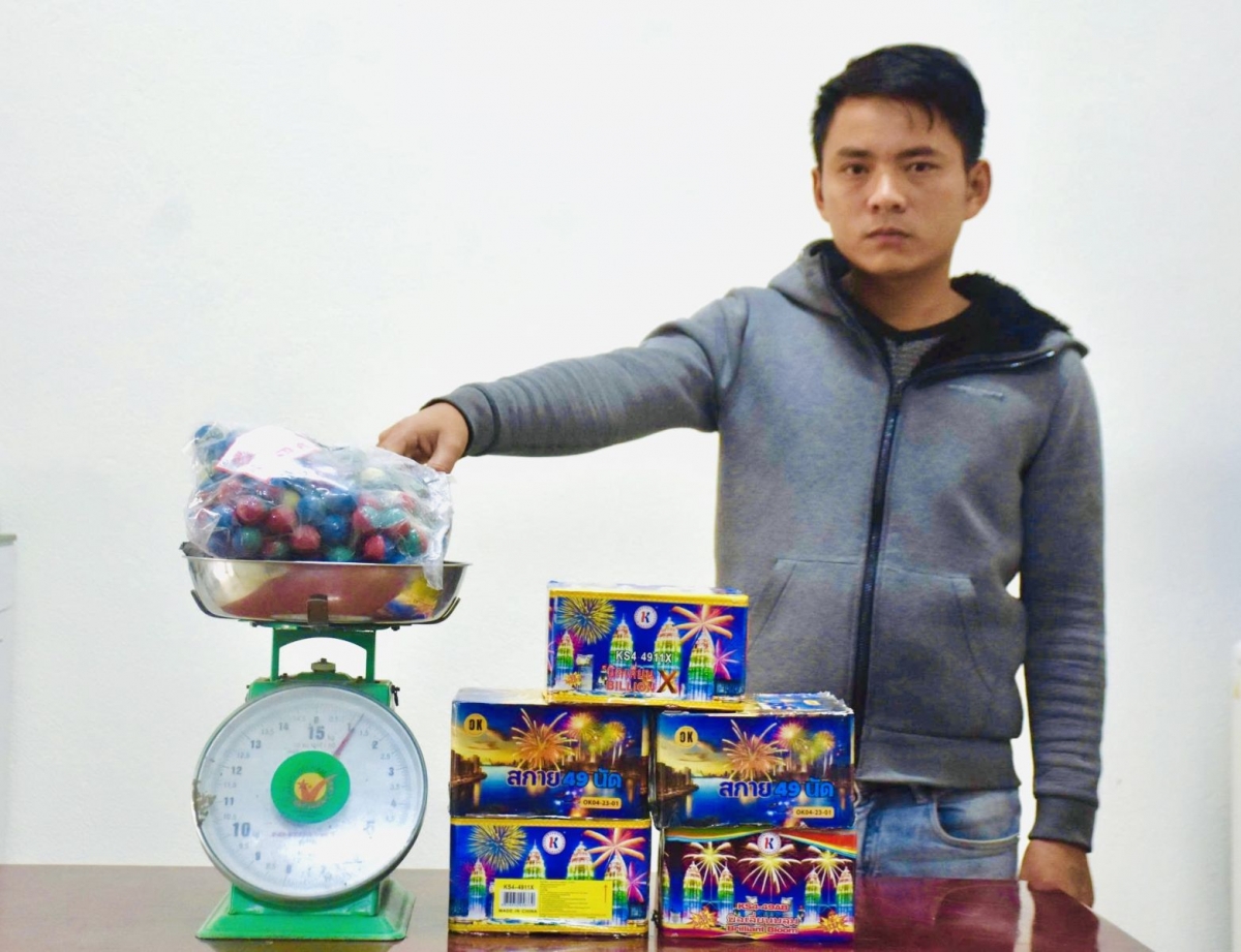 Đối tượng Nguyễn Huy Long và tang vật.