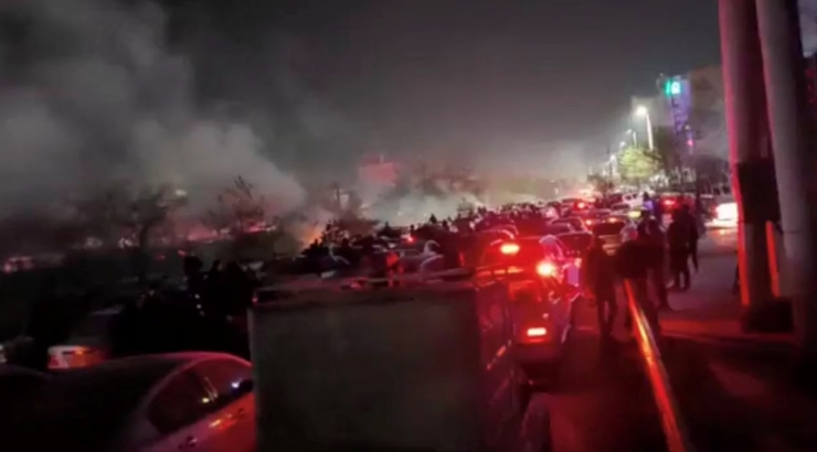 Biểu tình ở Mashhad, tỉnh Razavi Khorasan, Iran, được công bố vào ngày 10/1/2026. Ảnh: Reuters