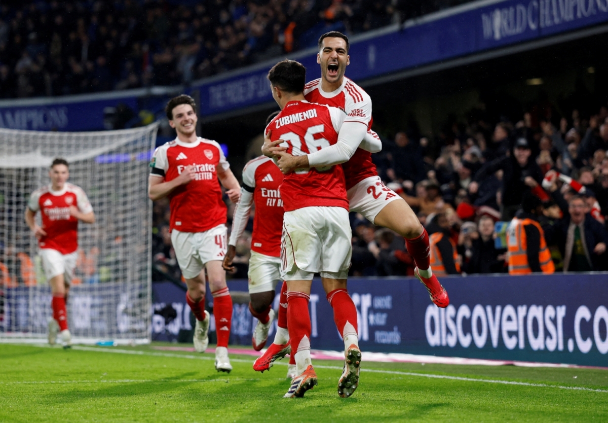Arsenal thi đấu hiệu quả trước Chelsea (Ảnh: Reuters).