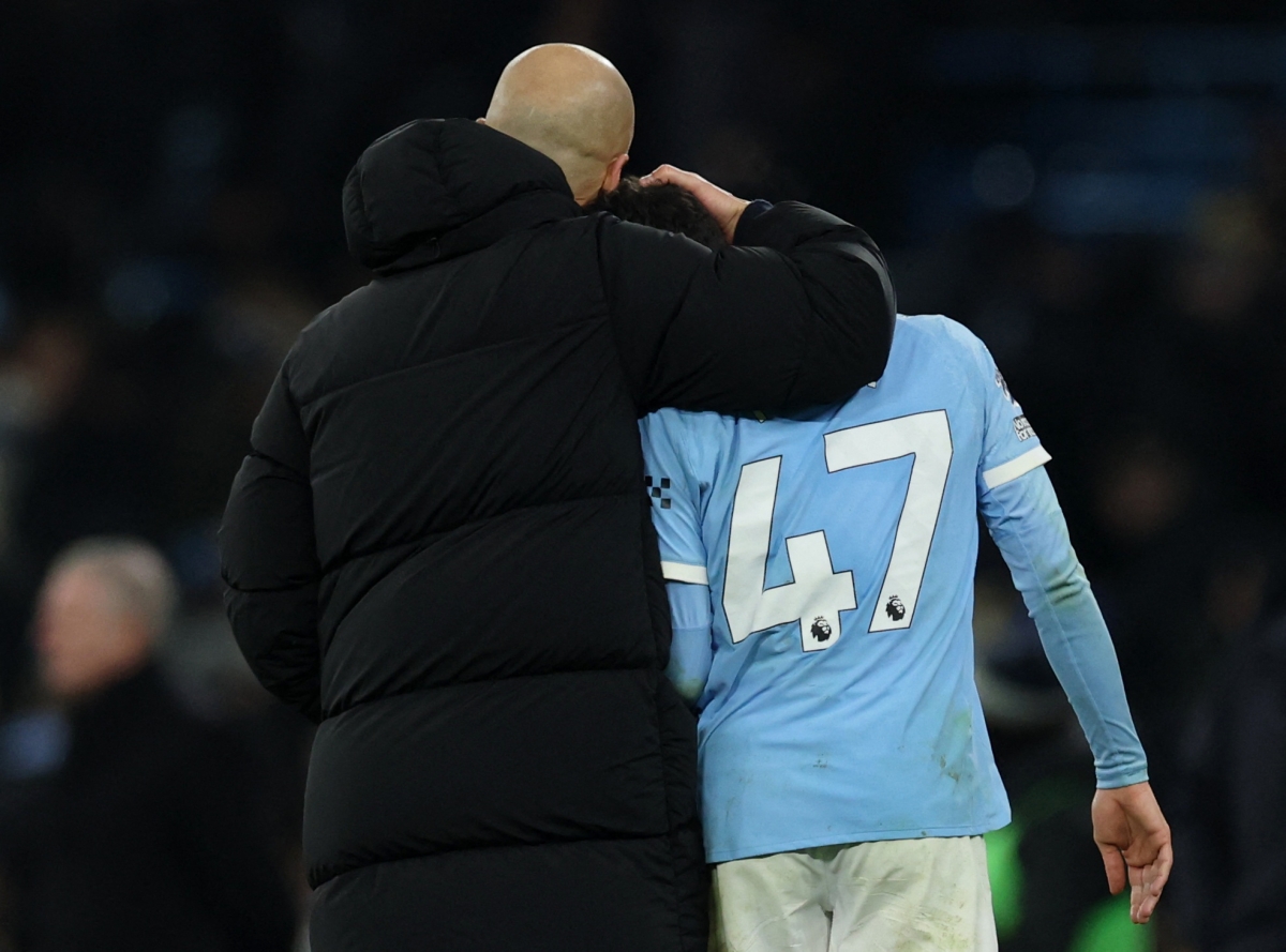 Man City đánh rơi chiến thắng trước Chelsea (Ảnh: Reuters).