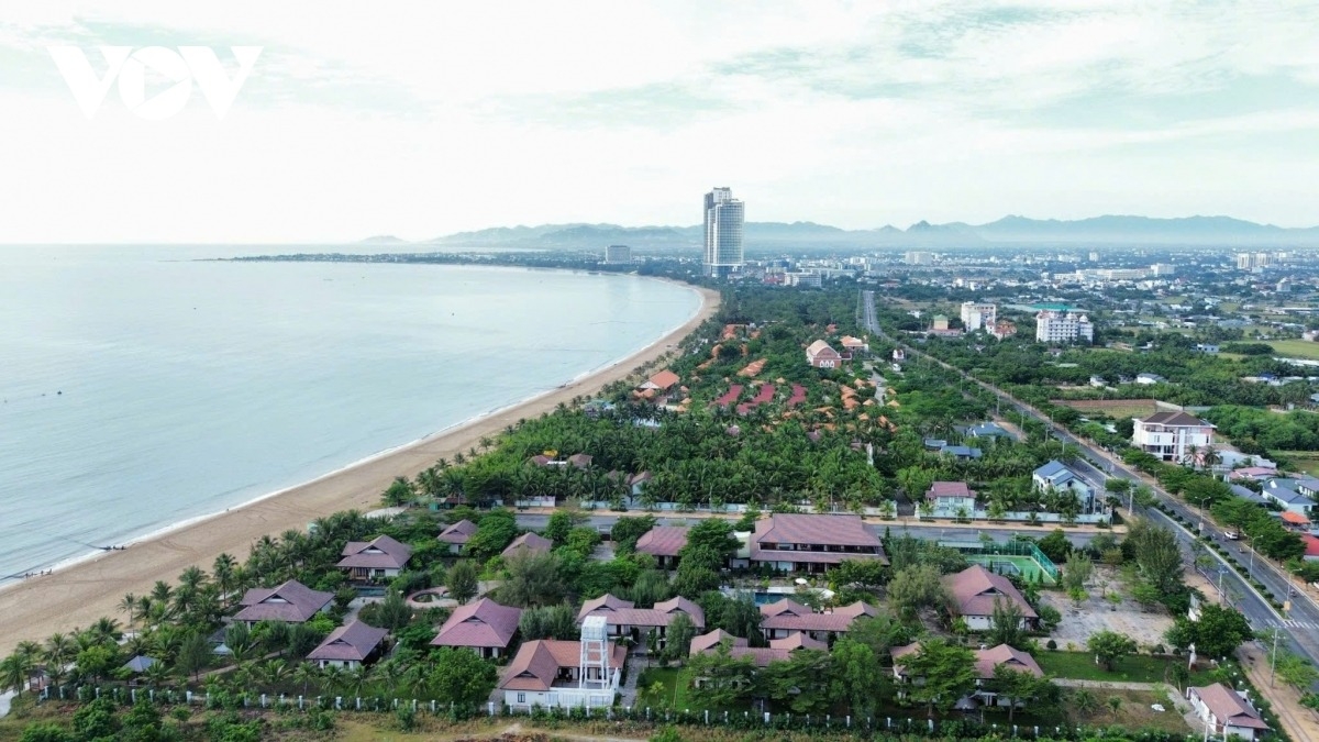 Năm 2025, dù kinh tế còn khó khăn, du lịch Khánh Hòa vẫn giữ đà tăng trưởng, tiếp tục là trụ cột của kinh tế địa phương.