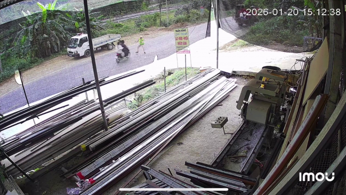 Thượng úy Phan Lâm Phương bị xe máy tông trực diện