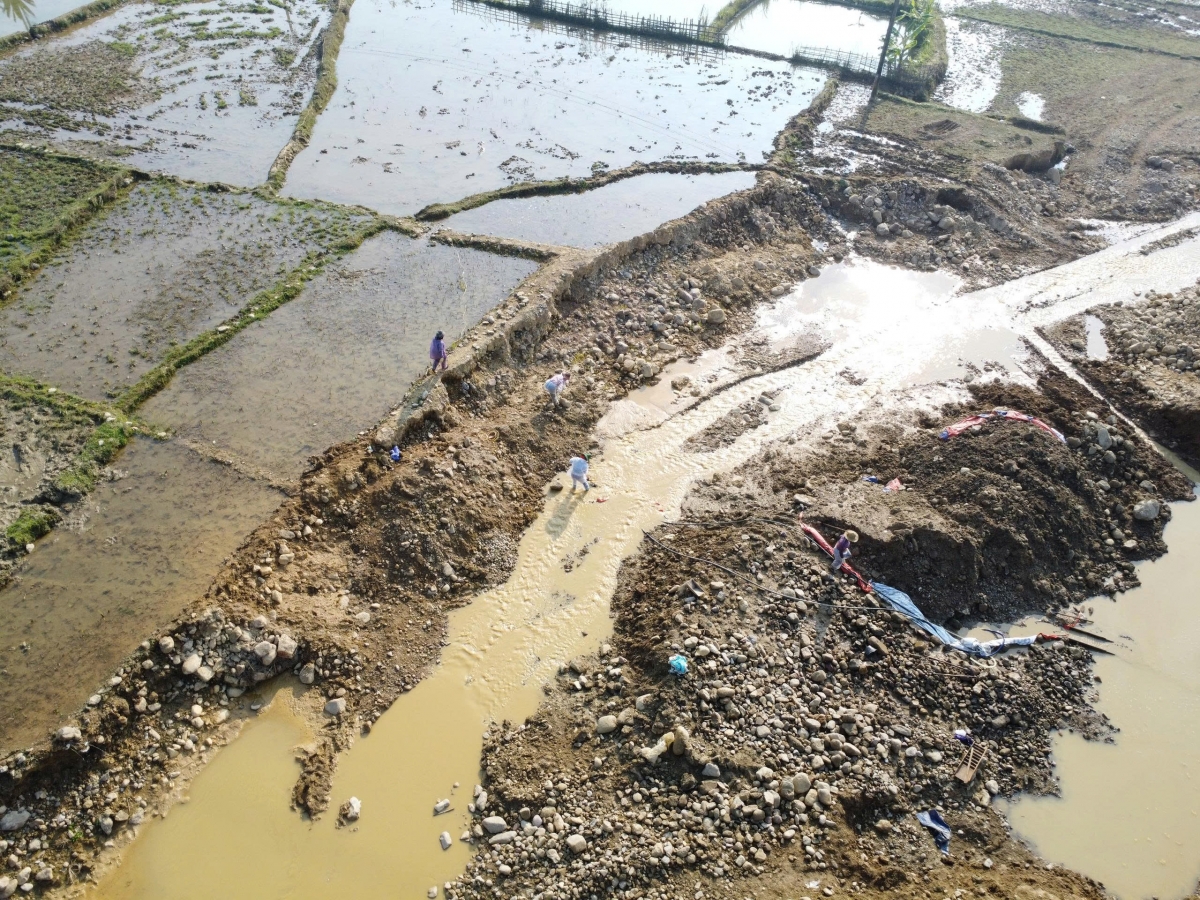 Khu vực lực lượng công an phát hiện các cá nhân có hành vi hủy hoại đất, có dấu hiệu khai thác vàng trái phép