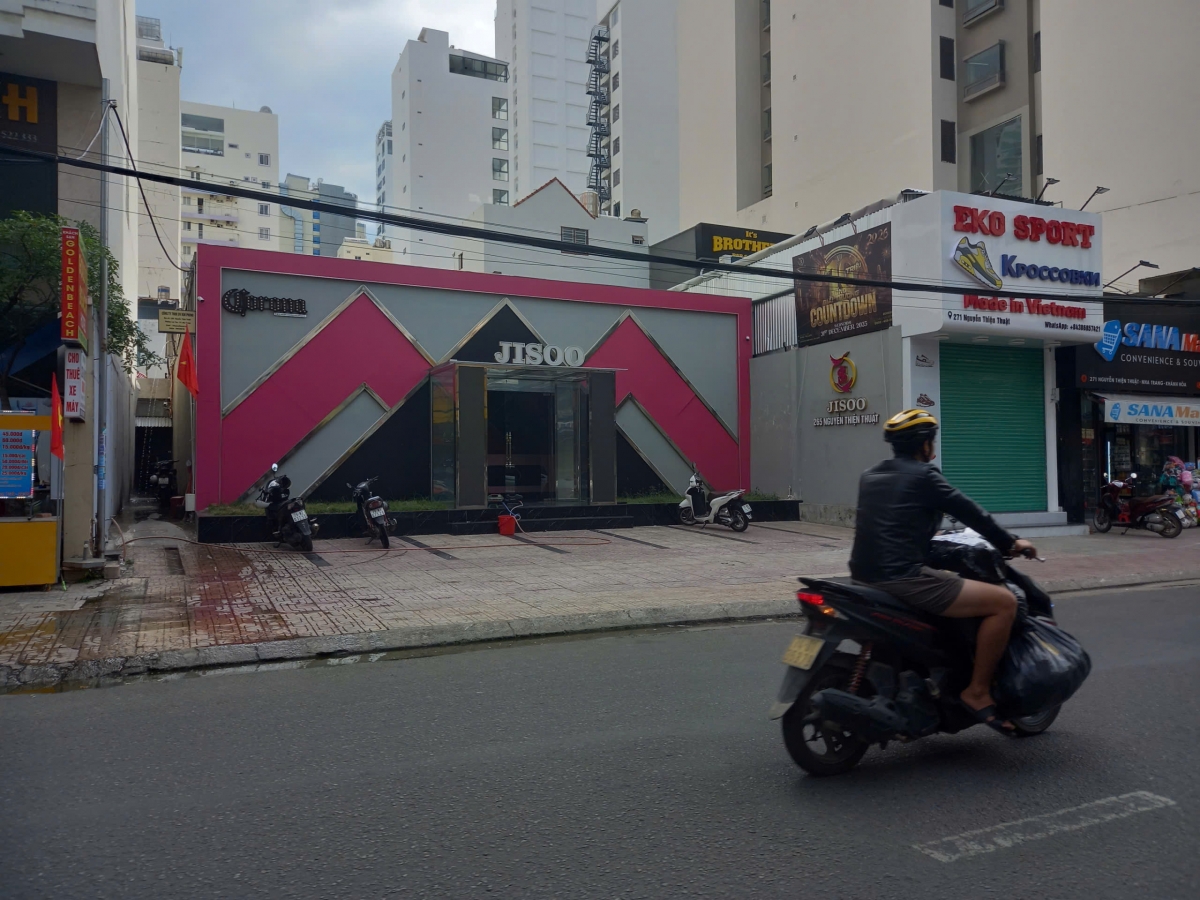 Khu vực xảy ra vụ việc xô xát giữa nhóm thanh niên và du khách nước ngoài.