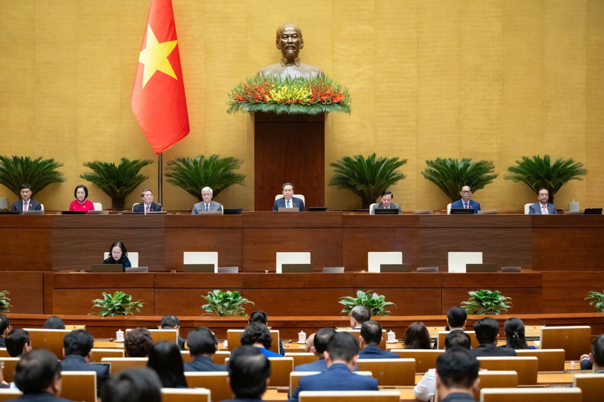 Chỉ tính riêng tại Kỳ họp thứ 10, Quốc hội đã thông qua 51 luật và 8 nghị quyết quy phạm pháp luật – chiếm 30% tổng số luật và nghị quyết quy phạm pháp luật được Quốc hội ban hành của cả nhiệm kỳ khóa XV