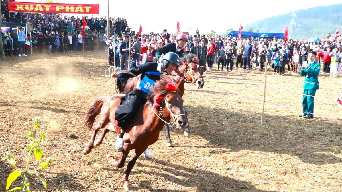 Lễ hội đua ngựa “Vó ngựa trên Putateng” là dịp để người dân, du khách gặp gỡ, giao lưu văn hóa, kết nối giao thương giữa các địa phương trong và ngoài tỉnh.
