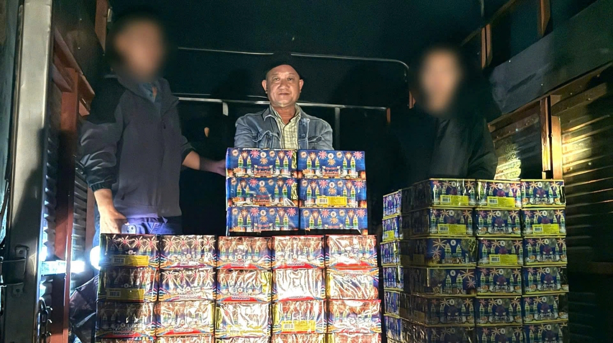 Tôn Long Mỵ cùng 150 khối pháo hoa nổ bị lực lượng Công an tỉnh Lâm Đồng phát hiện, bắt giữ (ảnh Công an cung cấp).