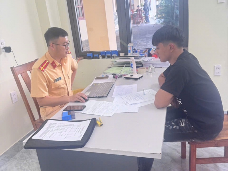 Lực lượng chức năng làm việc với những người liên quan