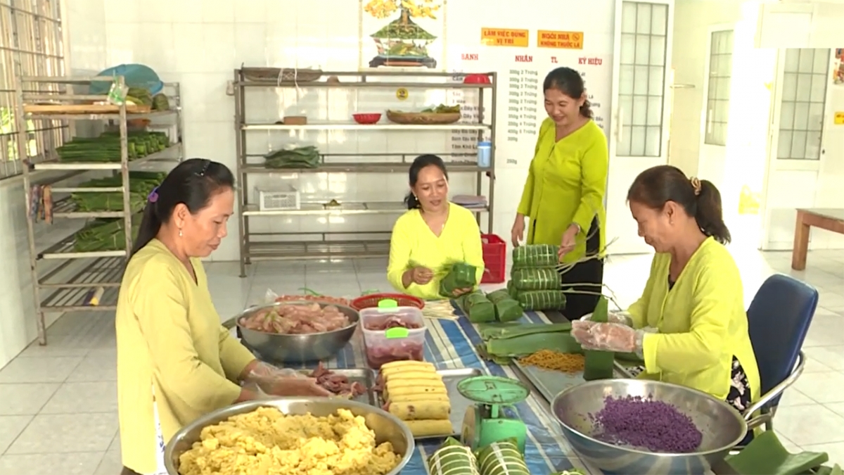 Bánh Tét Trà Cuôn ở xã Vinh Kim