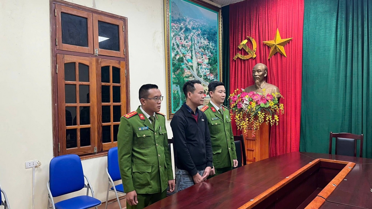 Tạm giữ hình sự trong thời hạn 3 ngày đối với lái xe Nguyễn Văn Hướng (Ảnh: Công an Sơn La)